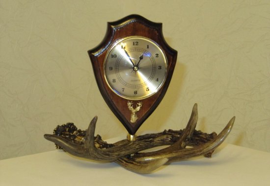 chasy-nastolnye-iz-kosulikh-rogov.3