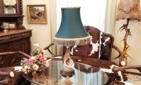 lampa-nastolnaya-iz-roga-arkhara